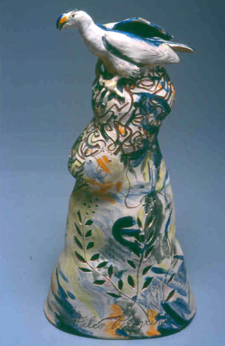 Image de Falco Peregrinus (2004), une sculpture céramique de Mimi Cabri