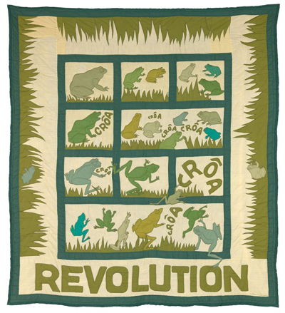 Des grenouilles bleues et vertes sautent et traversent une grille ou se cachent dans l'herbe le long du bord de la pièce textile. Le mot « REVOLUTION » apparaît au bas de l'œuvre.