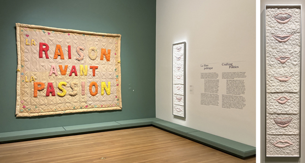 Photographie de deux œuvres d'art textiles installées dans un espace d'exposition. L'œuvre de gauche porte l'inscription « RAISON AVANT PASSION » en lettres colorées. L'œuvre de droite présente une série de lèvres apparaissant dans une colonne verticale. Une image en gros plan de l'œuvre la plus récente se trouve à l'extrême droite.
