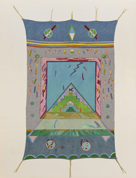 Une couverture en feutre bleu avec des motifs peints colorés, y compris des pyramides concentriques sous la foudre. 